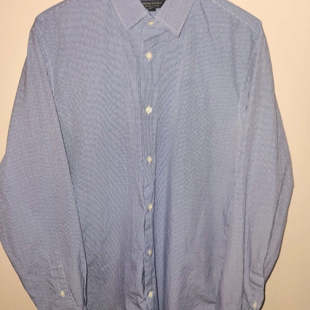 Banana Republic Men's Light Blue Casual Button-Down Shirt